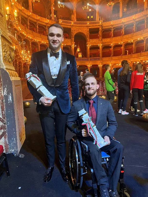 Milák Kristóf olimpikon és Kiss Péter paralimpikon az Év Sportolója Gálán.