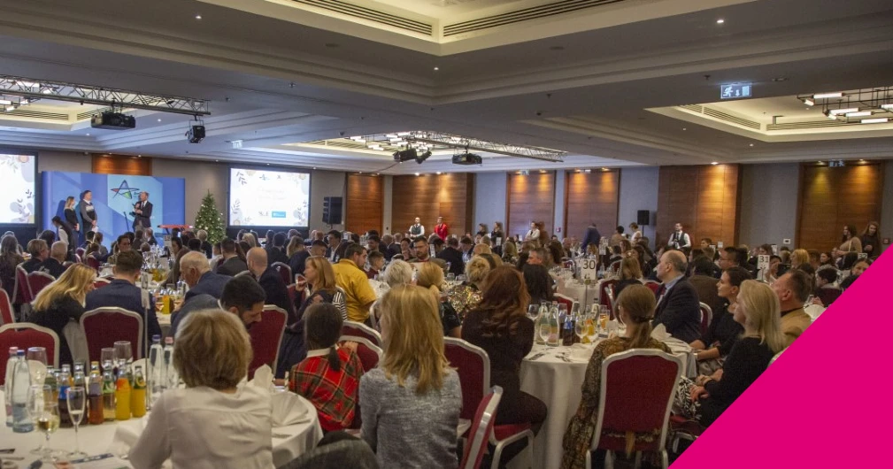 Az AmCham jótékonysági vacsoráján összegyűlt vendégek.